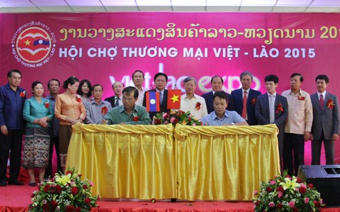 HỘI CHỢ THƯƠNG MẠI VIỆT NAM - LÀO 2015