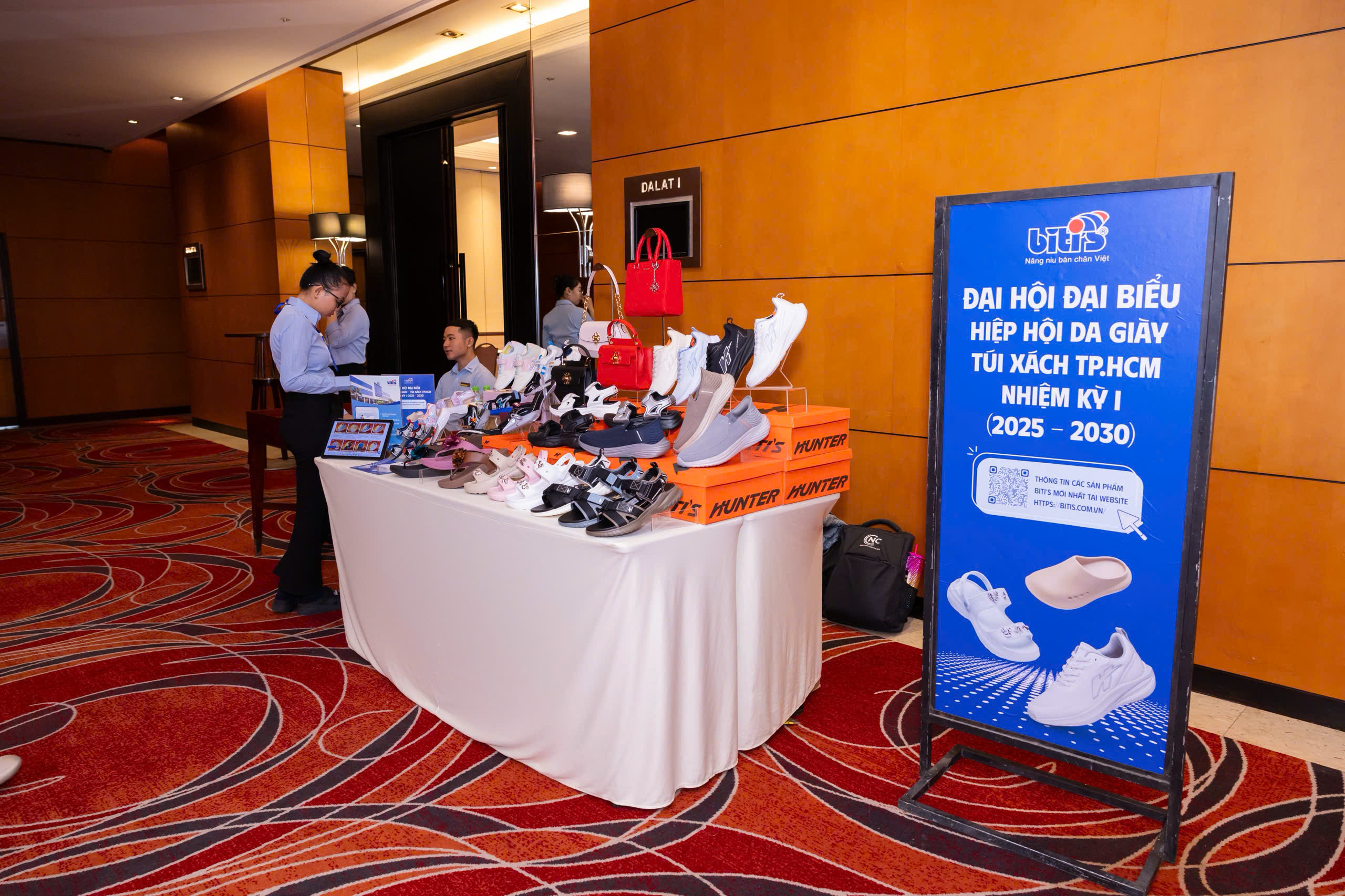 Sản phẩm, mẫu mã mới của Doanh Nghiệp Sla được trưng bày tại ĐẠI HỘI ĐẠI BIỂU HIỆP HỘI DA GIÀY - TÚI XÁCH THÀNH PHỐ HỒ CHÍ MINH